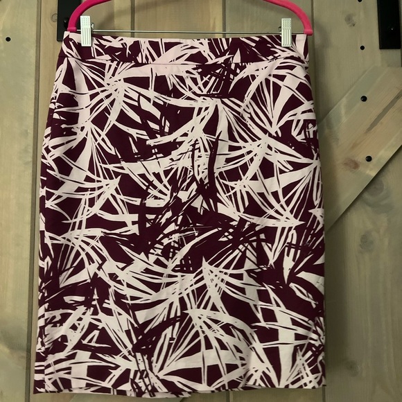 LOFT Leaf Print Pencil Skirt - Picture 1 of 4